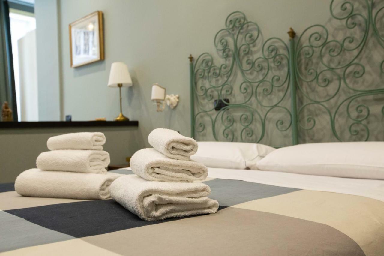 Two Sisters Suites Napoli Bagian luar foto