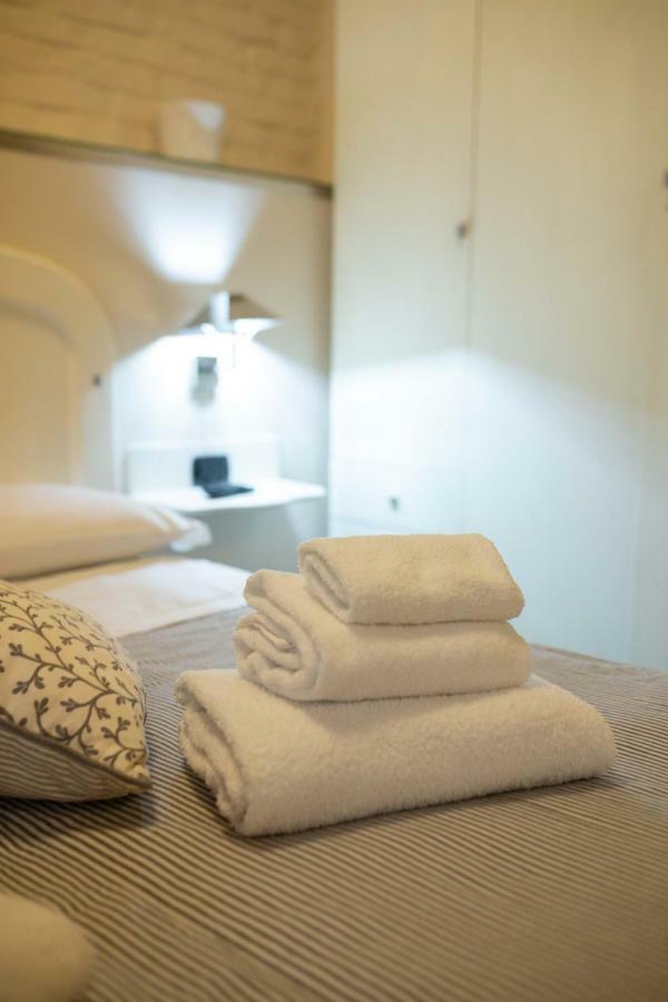 Two Sisters Suites Napoli Bagian luar foto
